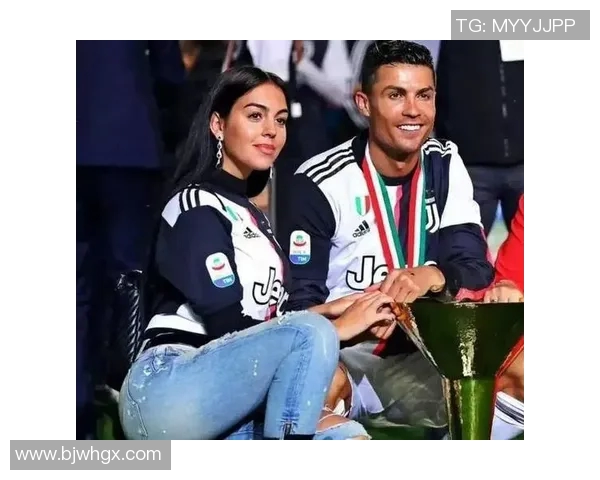 足球明星的女友与他们的孩子们是谁揭秘背后的家庭故事与幸福生活