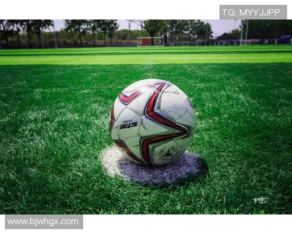 足球明星为何在绿茵场上光彩照人却不易秃头的秘密解析